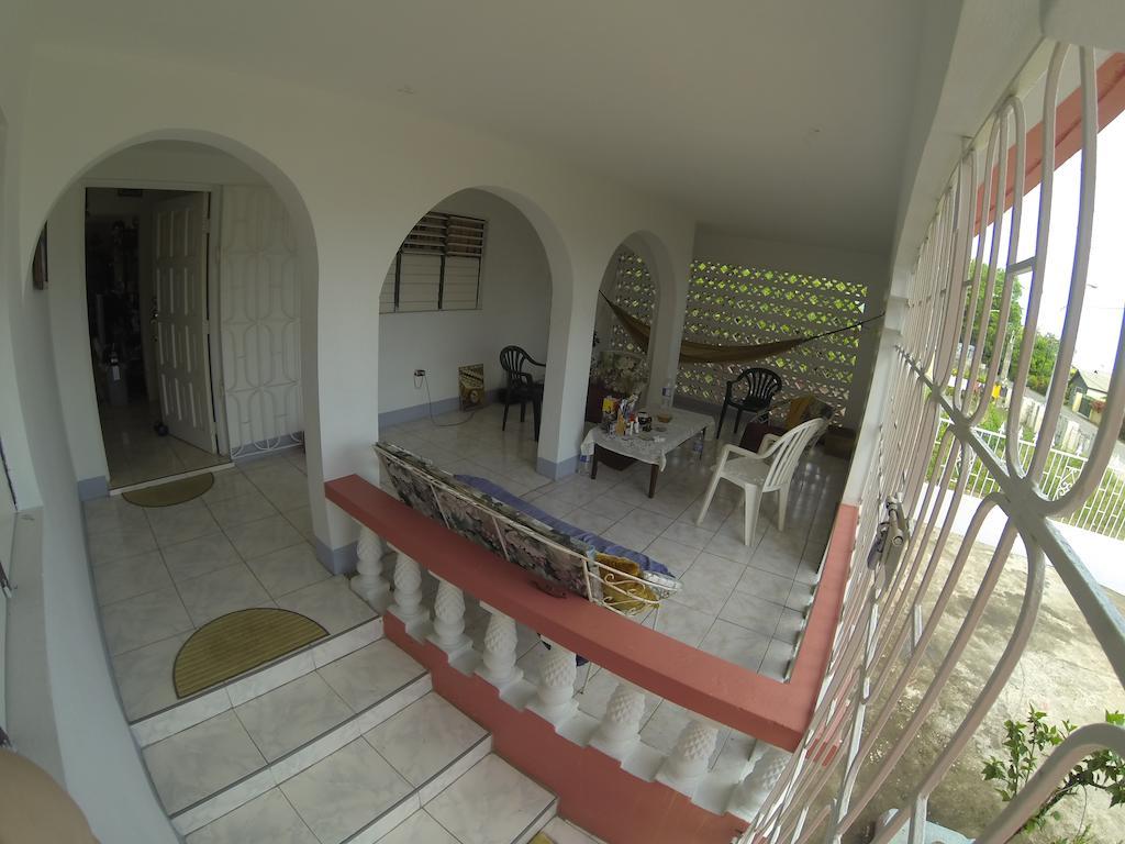 Tina'S Guest House Ocho Rios Rom bilde